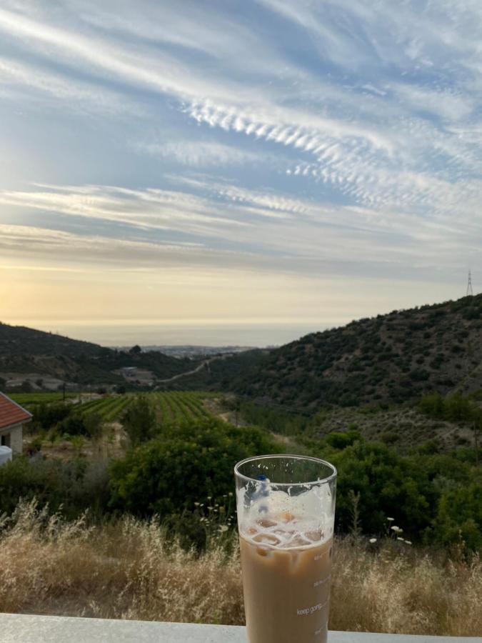 Chardonnay Guest Studio Rooms With Great View For Nature Lovers 凯里尼亚 外观 照片