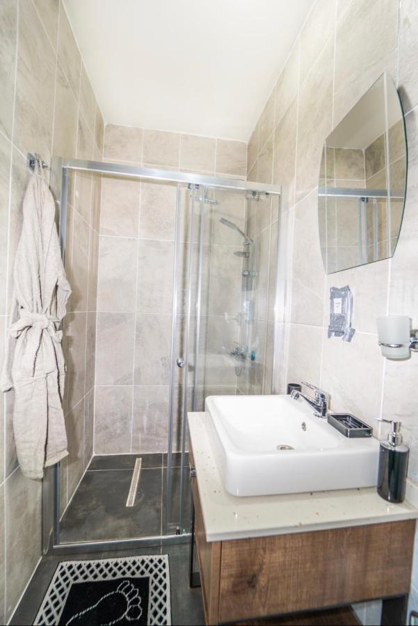 Chardonnay Guest Studio Rooms With Great View For Nature Lovers 凯里尼亚 外观 照片