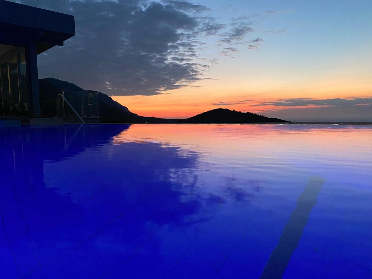Chardonnay Guest Studio Rooms With Great View For Nature Lovers 凯里尼亚 外观 照片