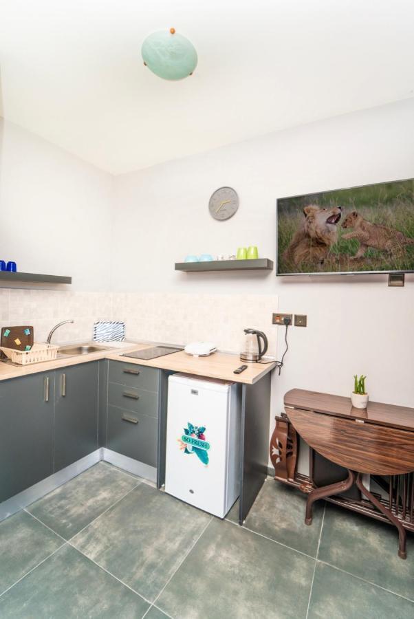 Chardonnay Guest Studio Rooms With Great View For Nature Lovers 凯里尼亚 外观 照片