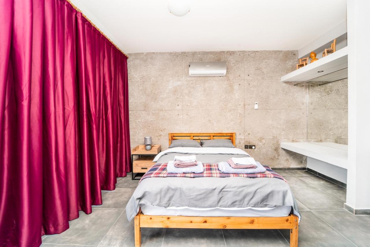 Chardonnay Guest Studio Rooms With Great View For Nature Lovers 凯里尼亚 外观 照片